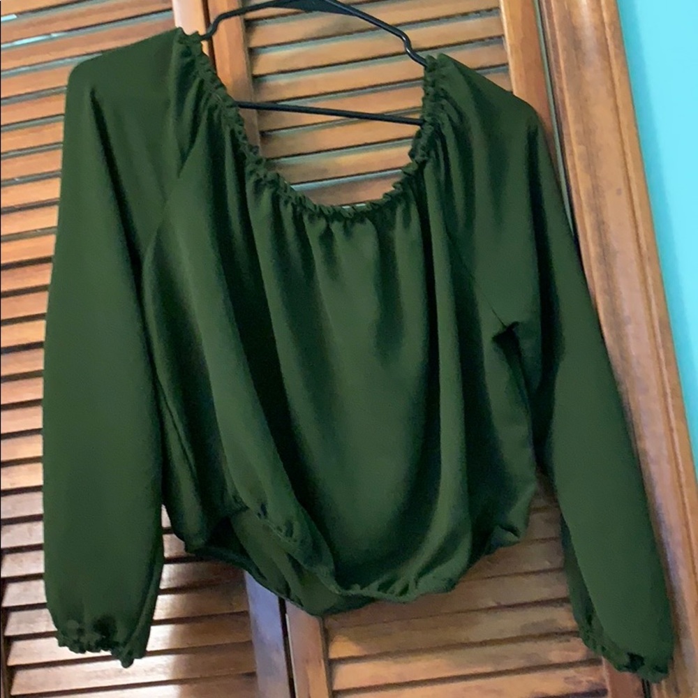 Crop top. Off the shoulder